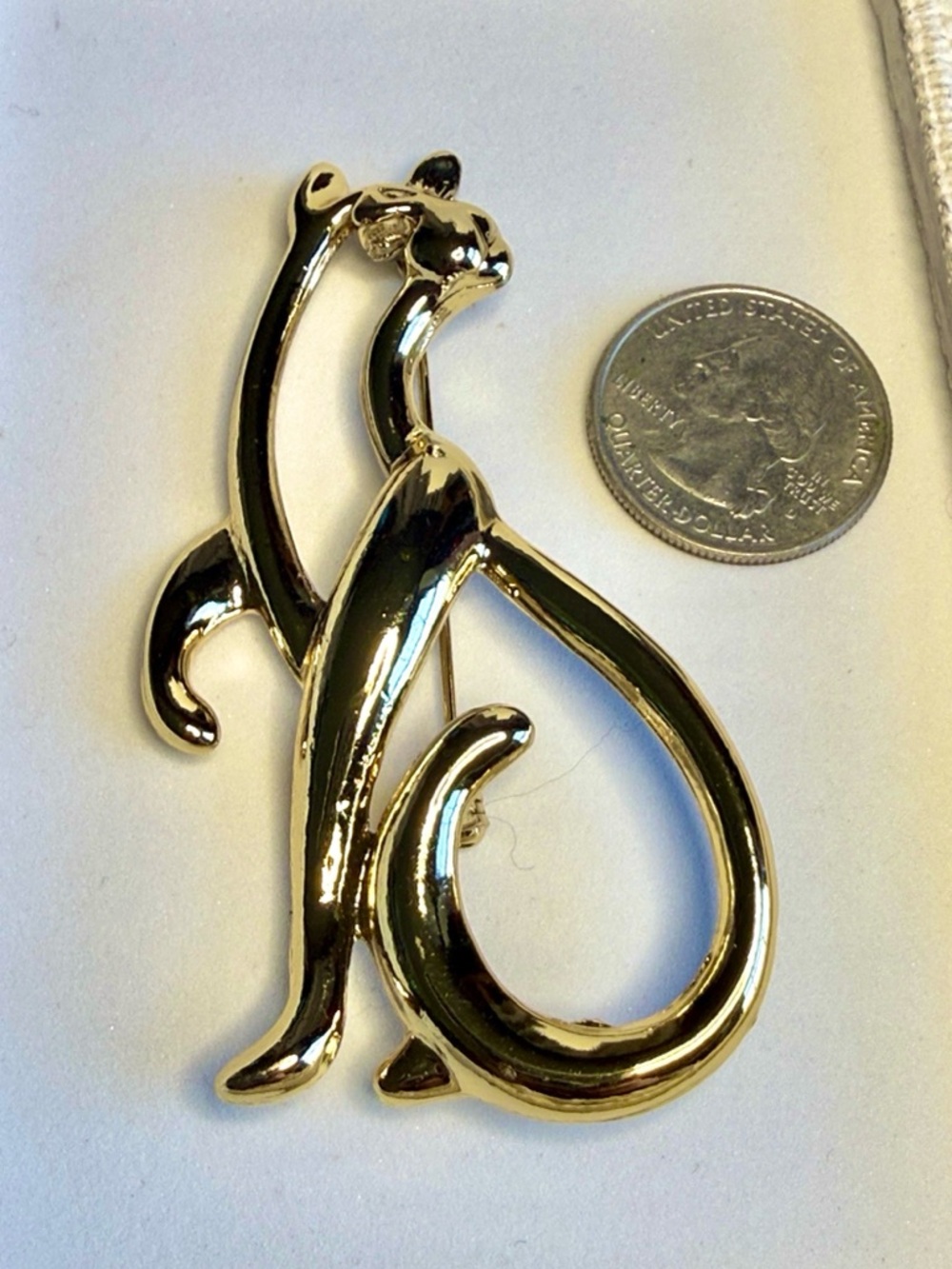 Vintage Large Gold Tone Sitting Cat Outline Brooch - Picture 3 of 3